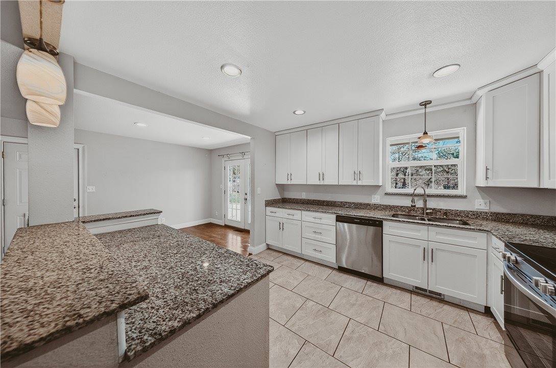 8512 Pine Ridge Drive, Rogers, AR 72756