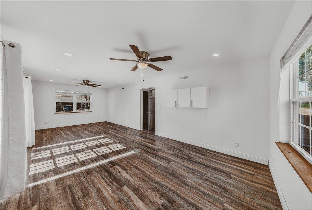 8512 Pine Ridge Drive, Rogers, AR 72756