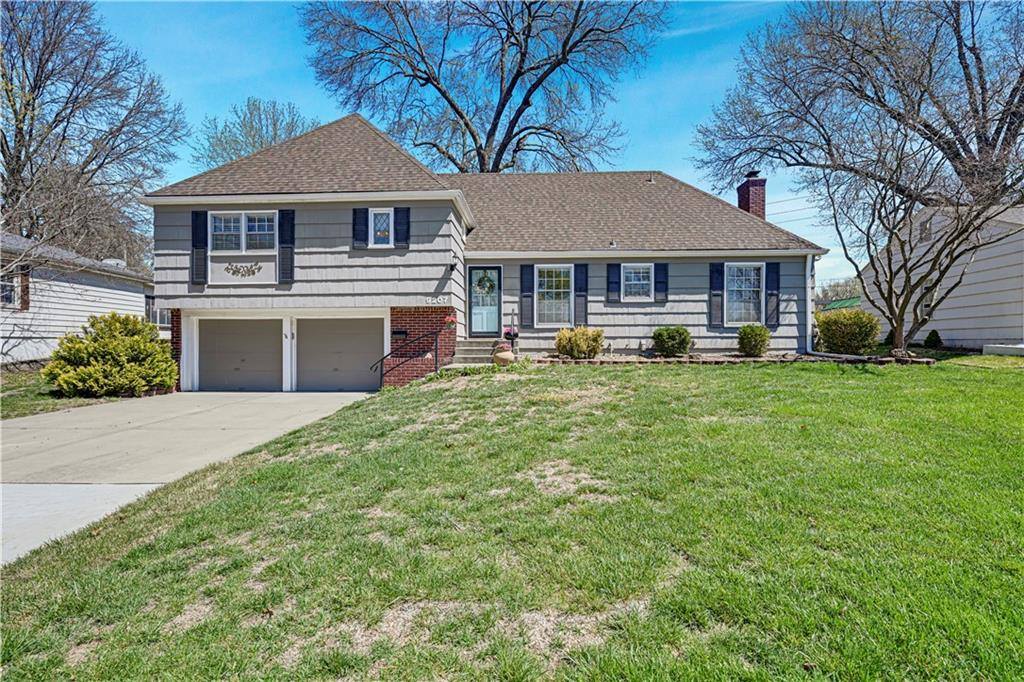 9207 Moody Park Drive, Overland Park, KS 66212