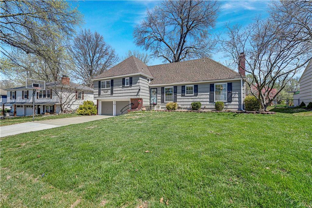 9207 Moody Park Drive, Overland Park, KS 66212