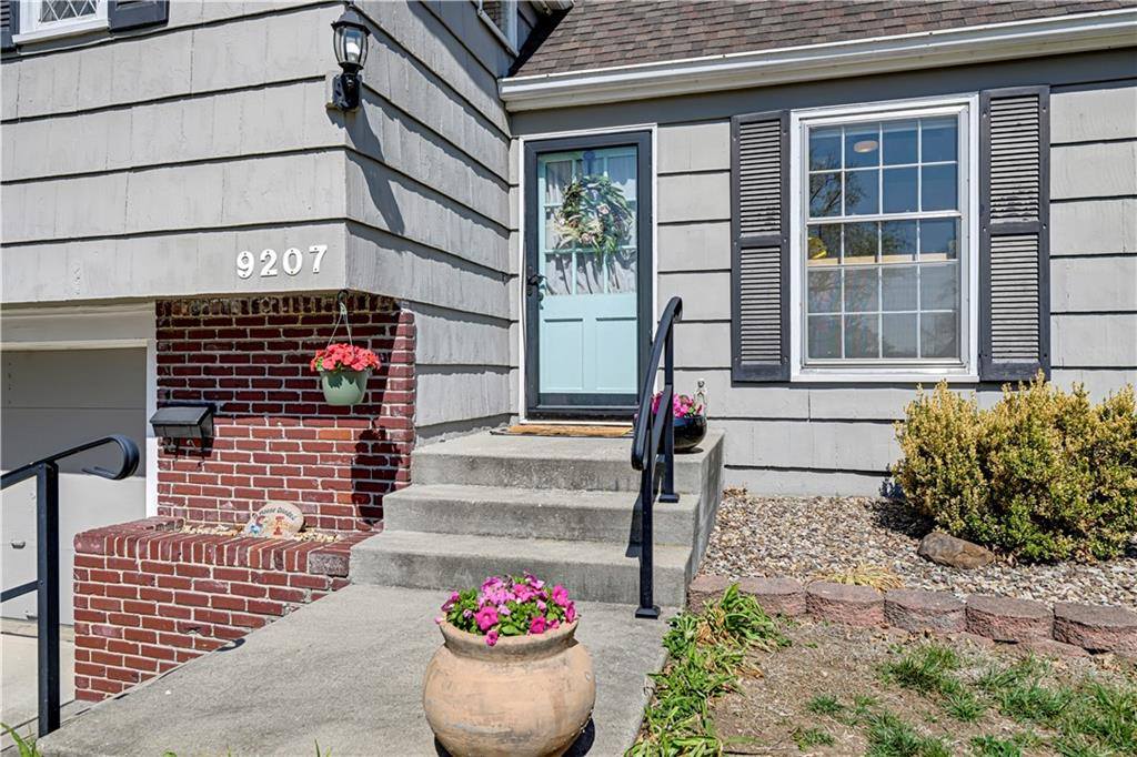 9207 Moody Park Drive, Overland Park, KS 66212