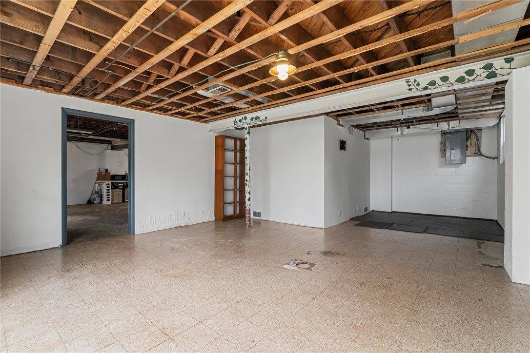 1110 10th St, Irwin, PA 15642