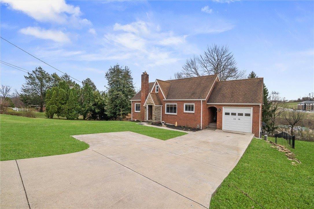 1110 10th St, Irwin, PA 15642