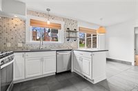 1110 10th St, Irwin, PA 15642