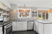 1110 10th St, Irwin, PA 15642