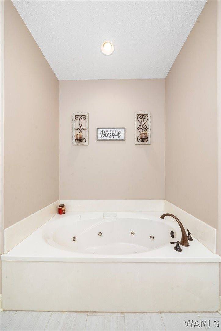 14530 Lost Lake Drive, Tuscaloosa, AL 35405