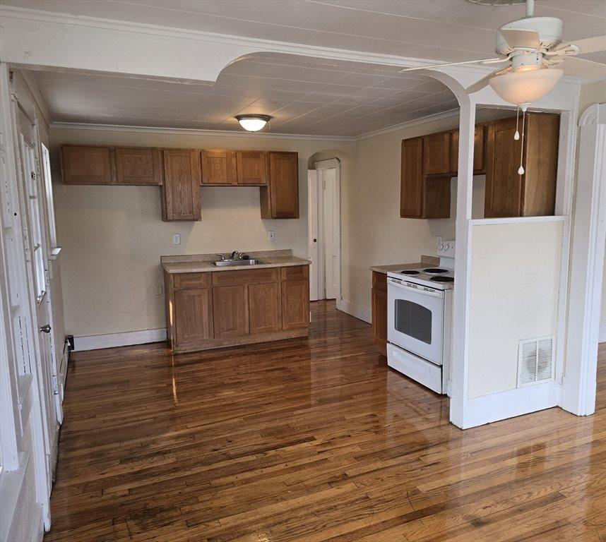 456-458 Page Blvd, Springfield, MA 01104