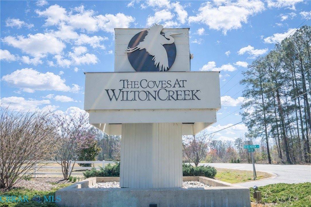 50 Villa Ridge Drive, Hartfield, VA 23071