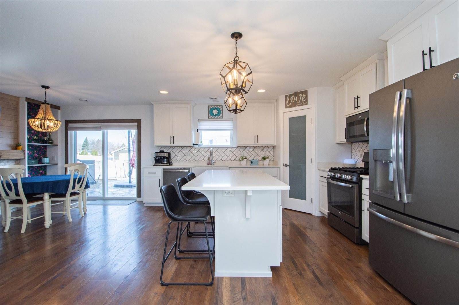 293 Redwood Drive, Mapleton, ND 58059