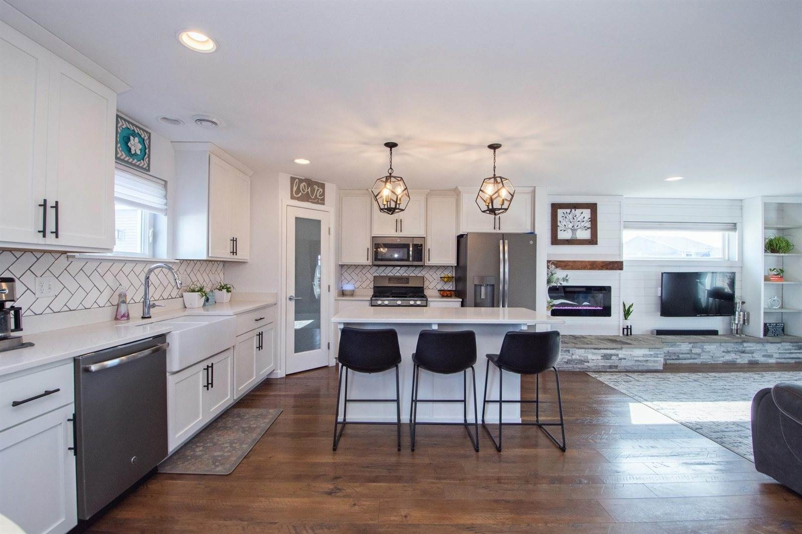 293 Redwood Drive, Mapleton, ND 58059