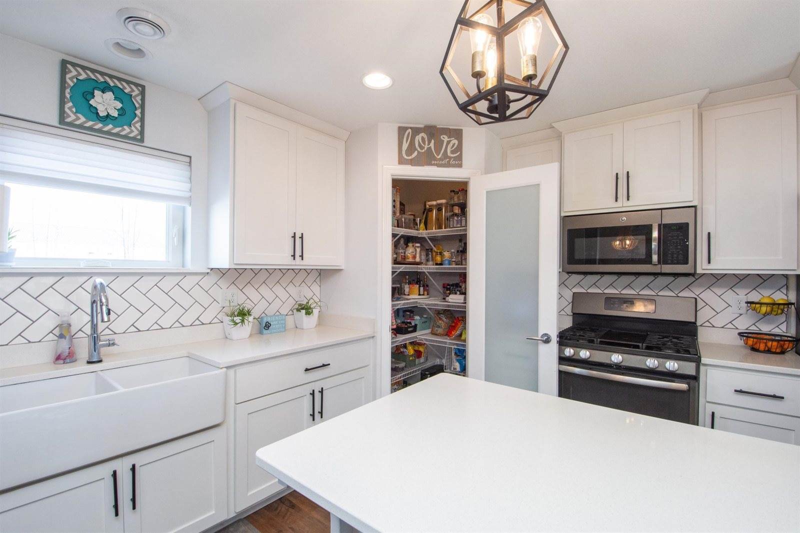 293 Redwood Drive, Mapleton, ND 58059