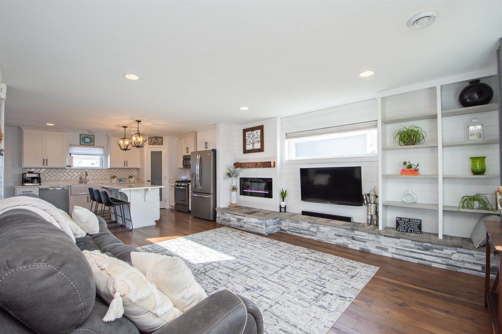 293 Redwood Drive, Mapleton, ND 58059