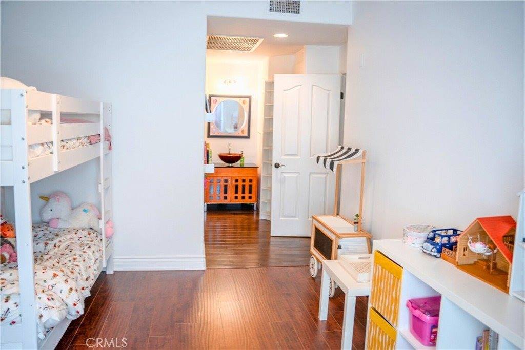 4128 Whitsett, Studio City, CA 91604