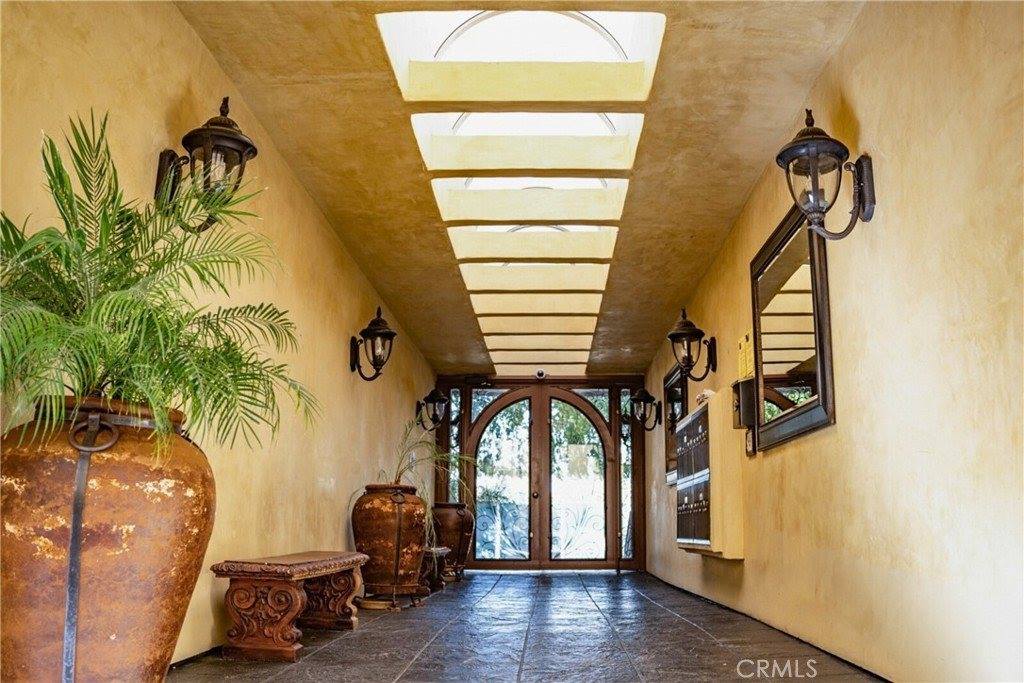 4128 Whitsett, Studio City, CA 91604