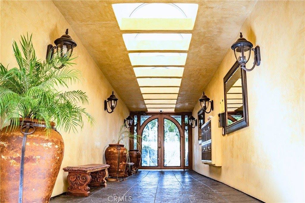4128 Whitsett, Studio City, CA 91604