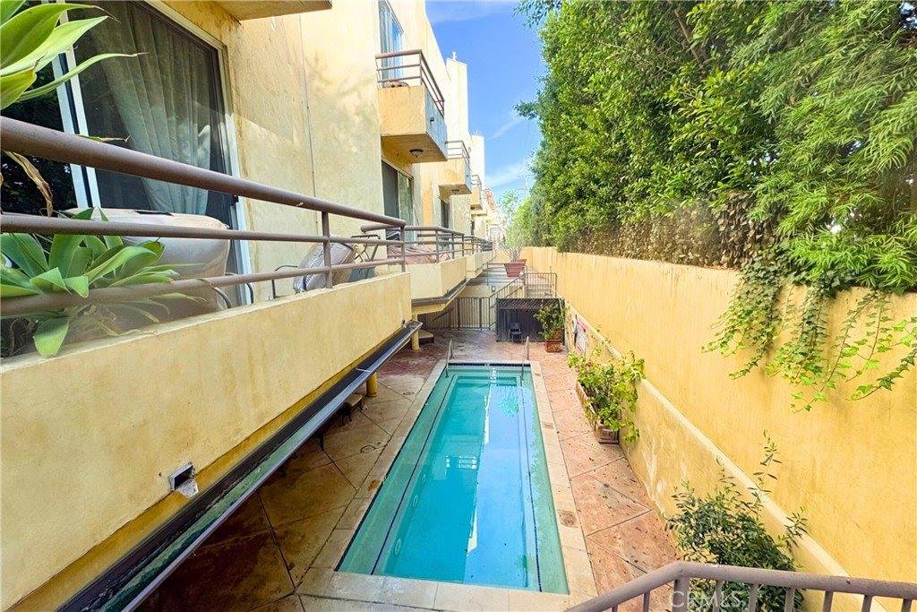 4128 Whitsett, Studio City, CA 91604