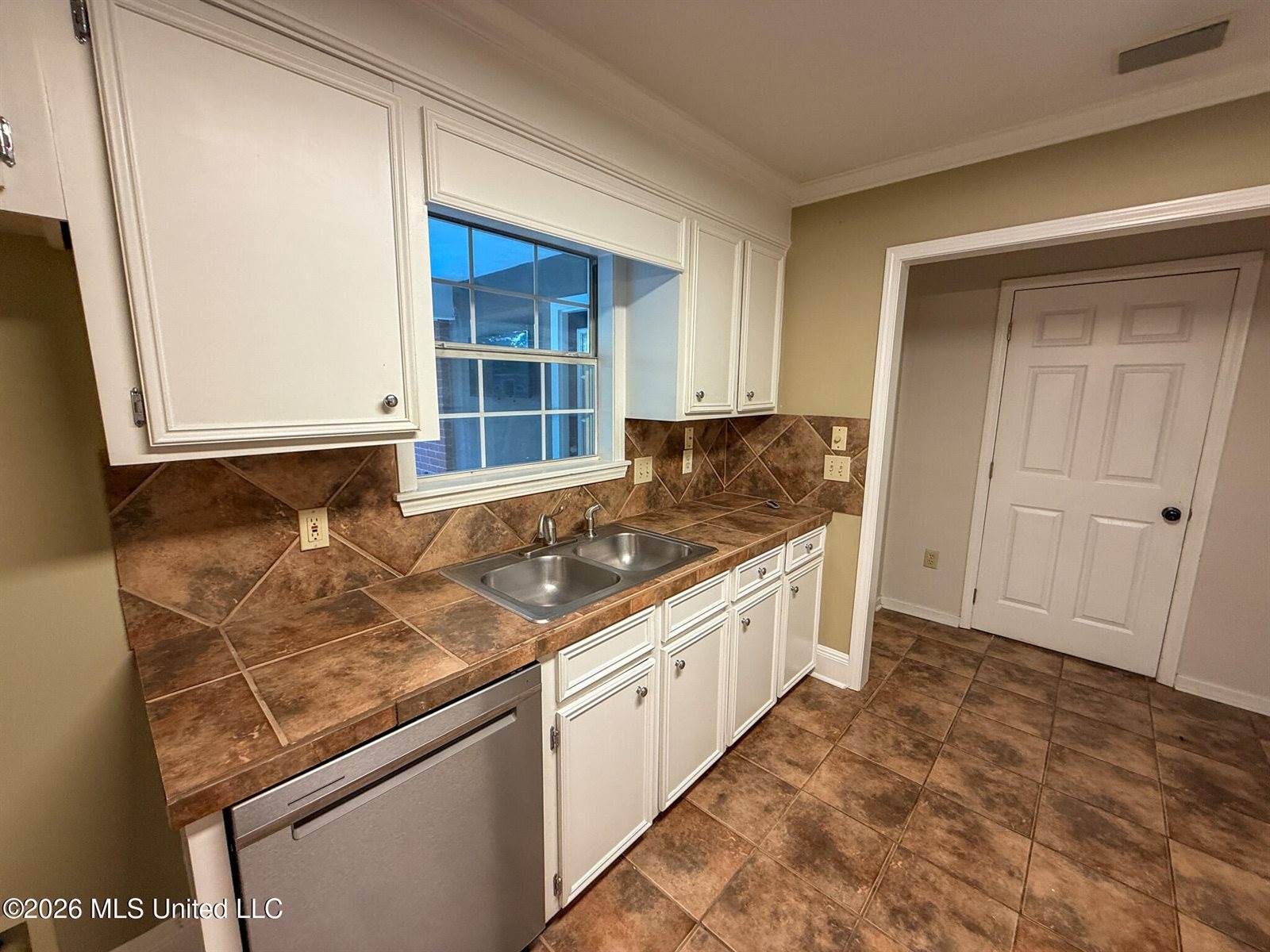 120 Oak Grove Drive, Brandon, MS 39047