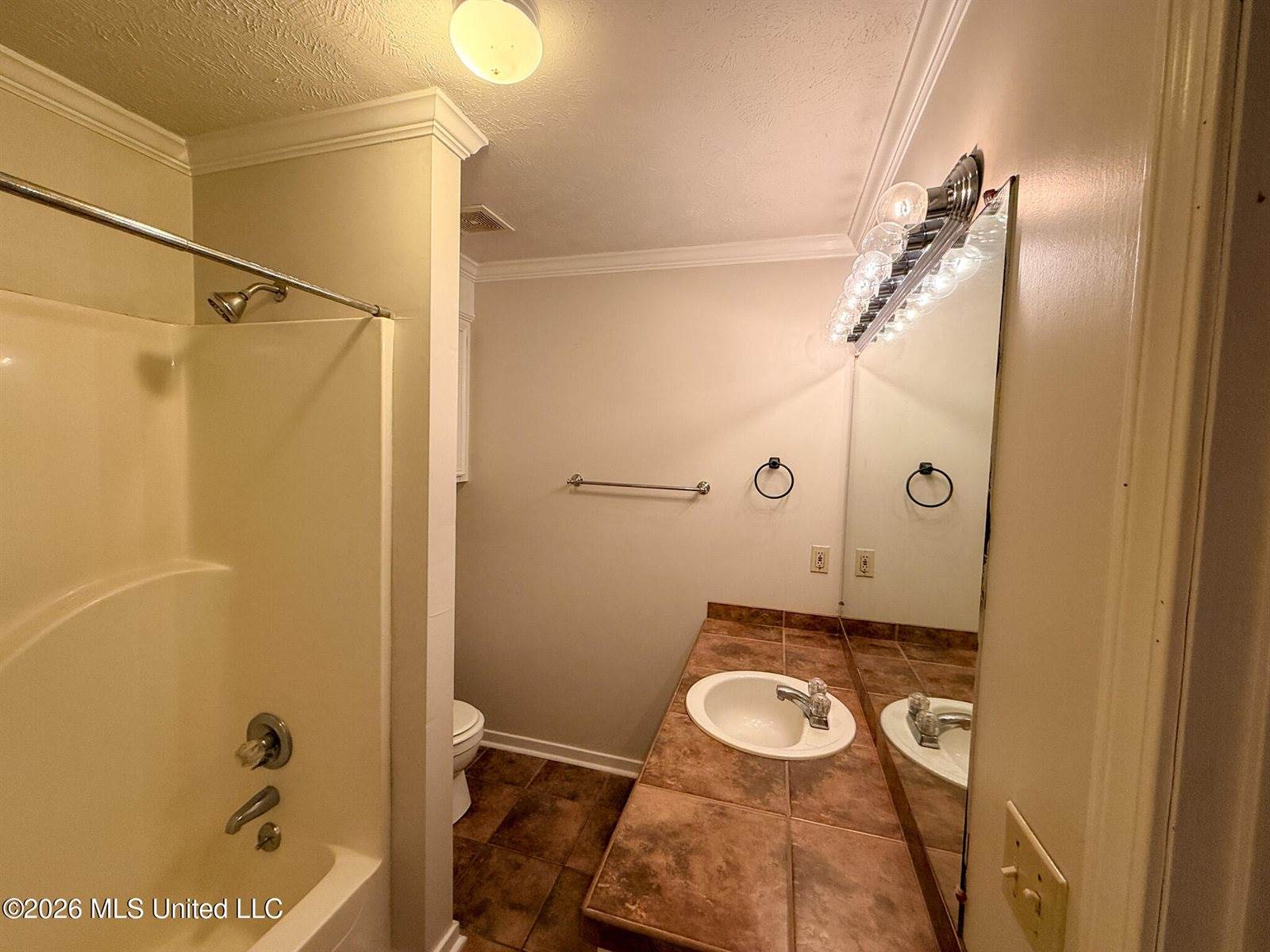 120 Oak Grove Drive, Brandon, MS 39047