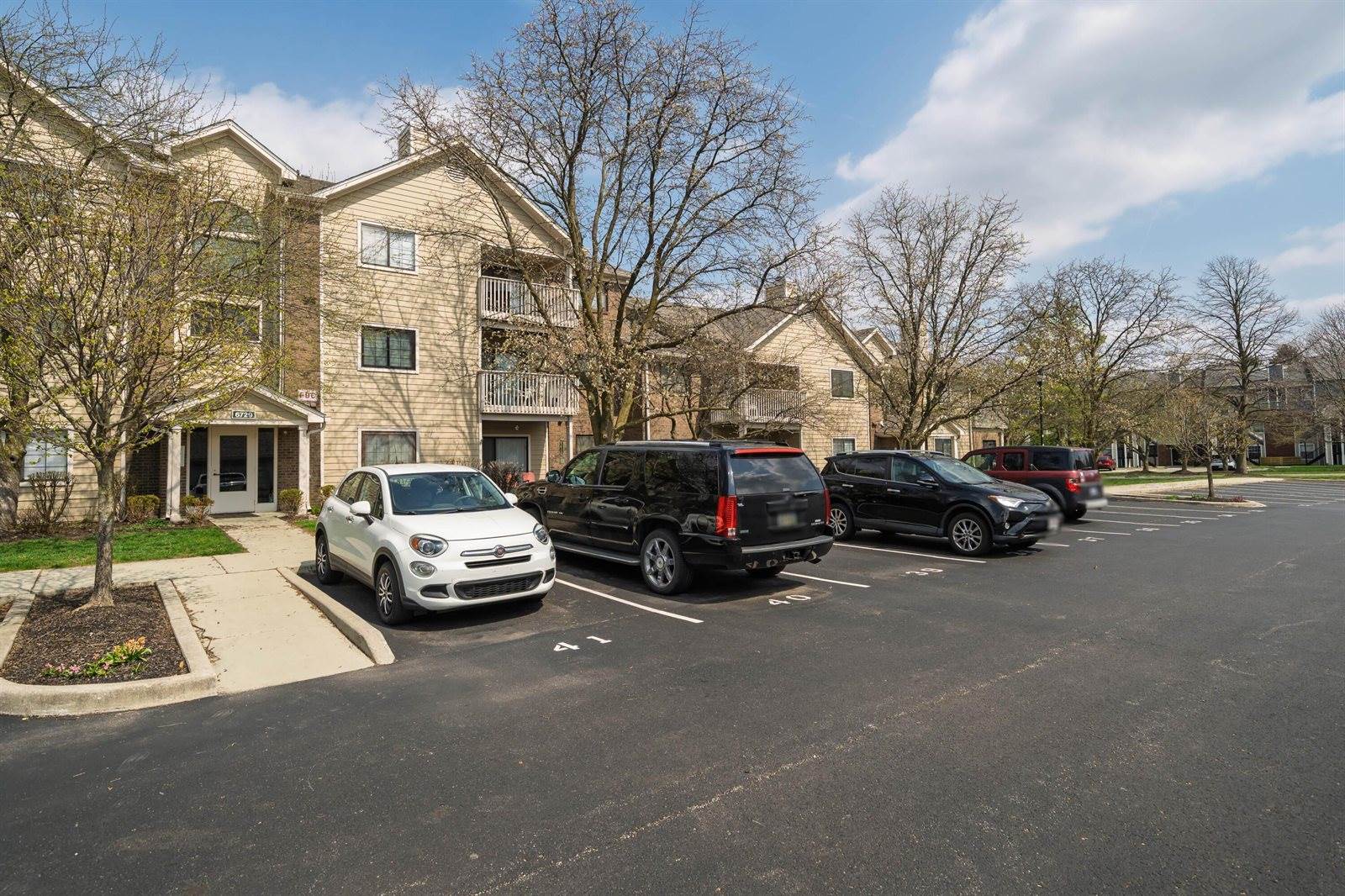 6729 Meadow Creek Drive, Columbus, OH 43235