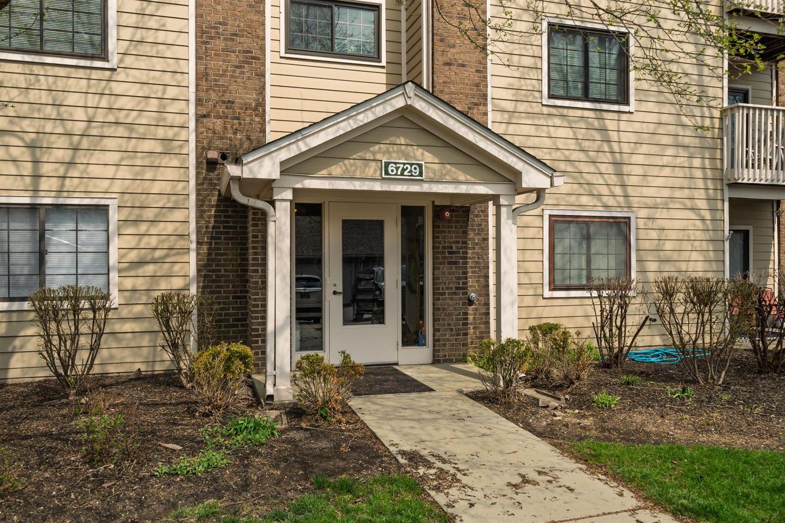 6729 Meadow Creek Drive, Columbus, OH 43235
