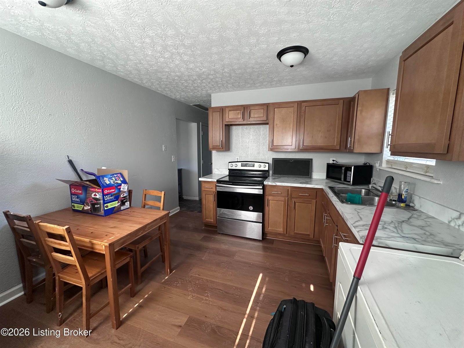 2520 Lamborne Blvd, Louisville, KY 40272