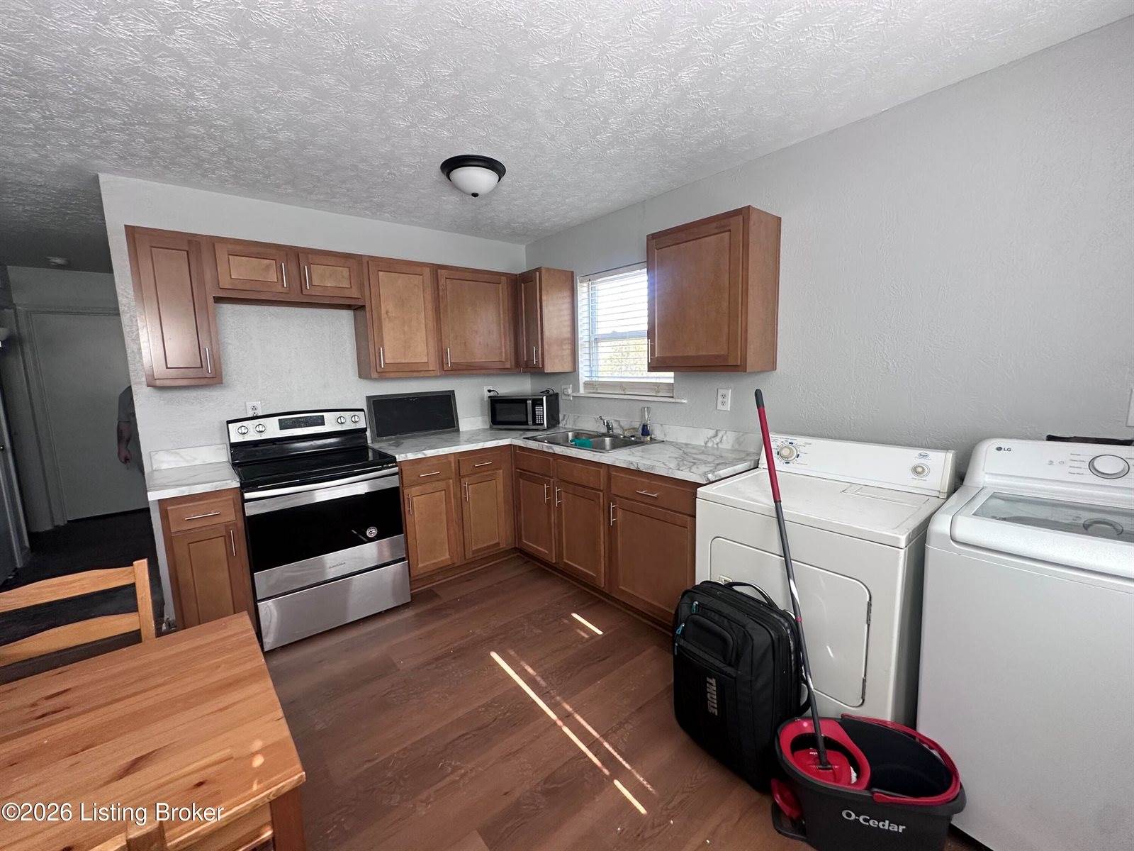 2520 Lamborne Blvd, Louisville, KY 40272