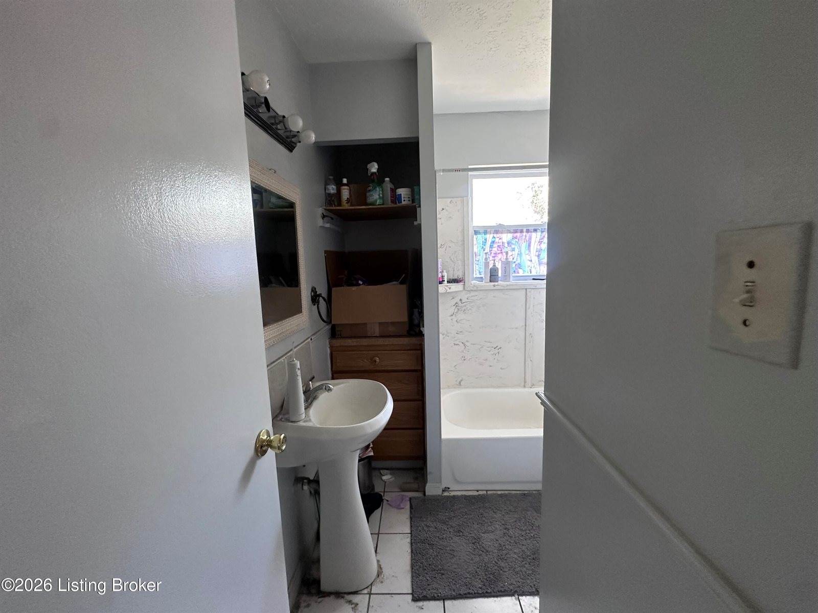 2520 Lamborne Blvd, Louisville, KY 40272