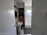 2520 Lamborne Blvd, Louisville, KY 40272