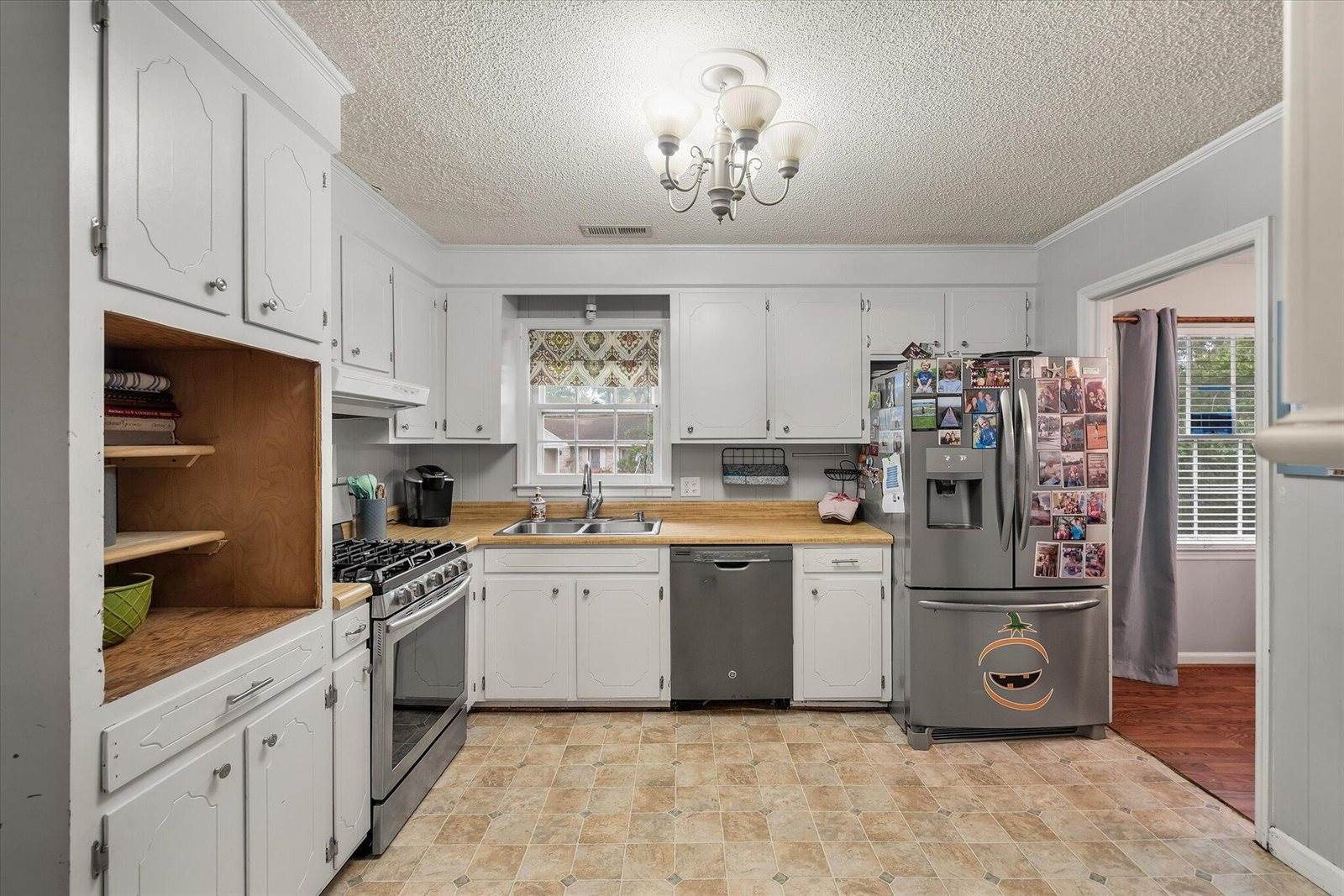 20 Lombardi Lane, Hanahan, SC 29410