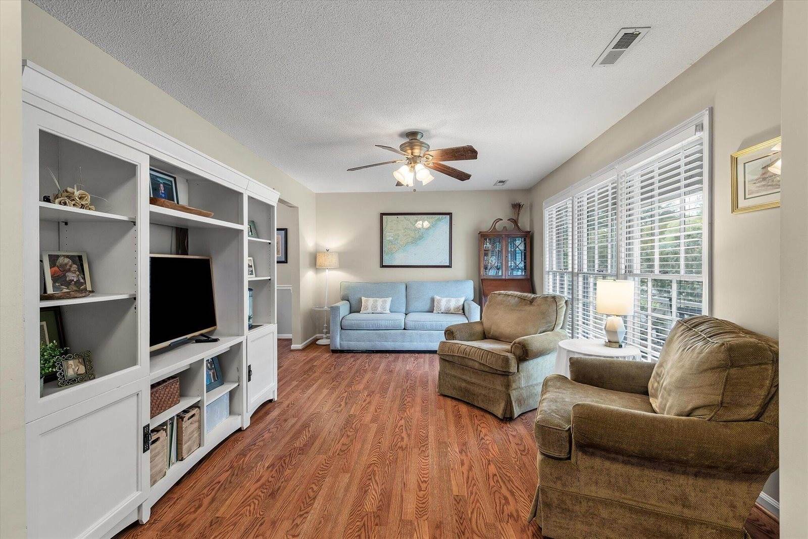 20 Lombardi Lane, Hanahan, SC 29410