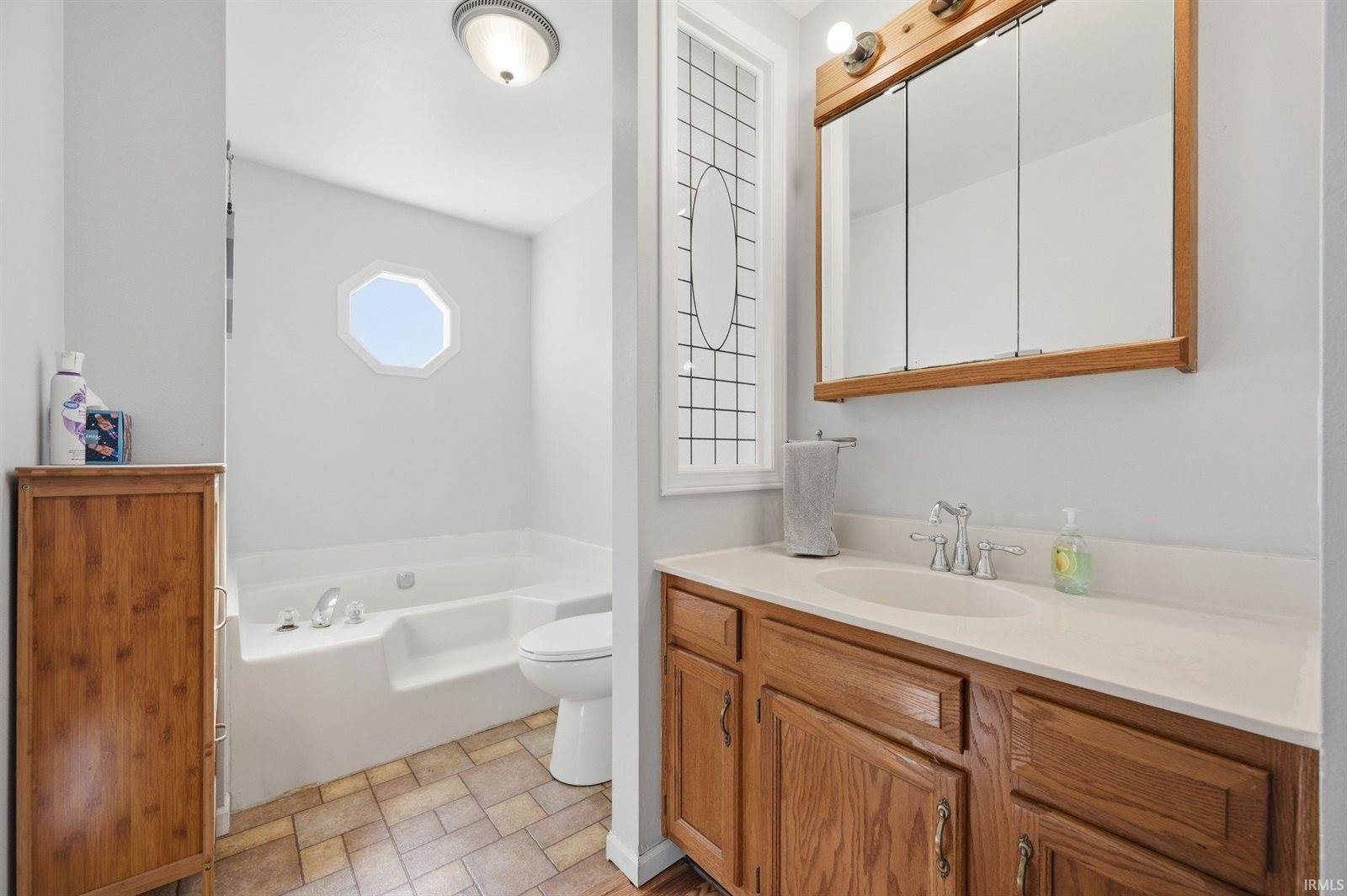 675 N Gillcrest Drive, Albany, IN 47320