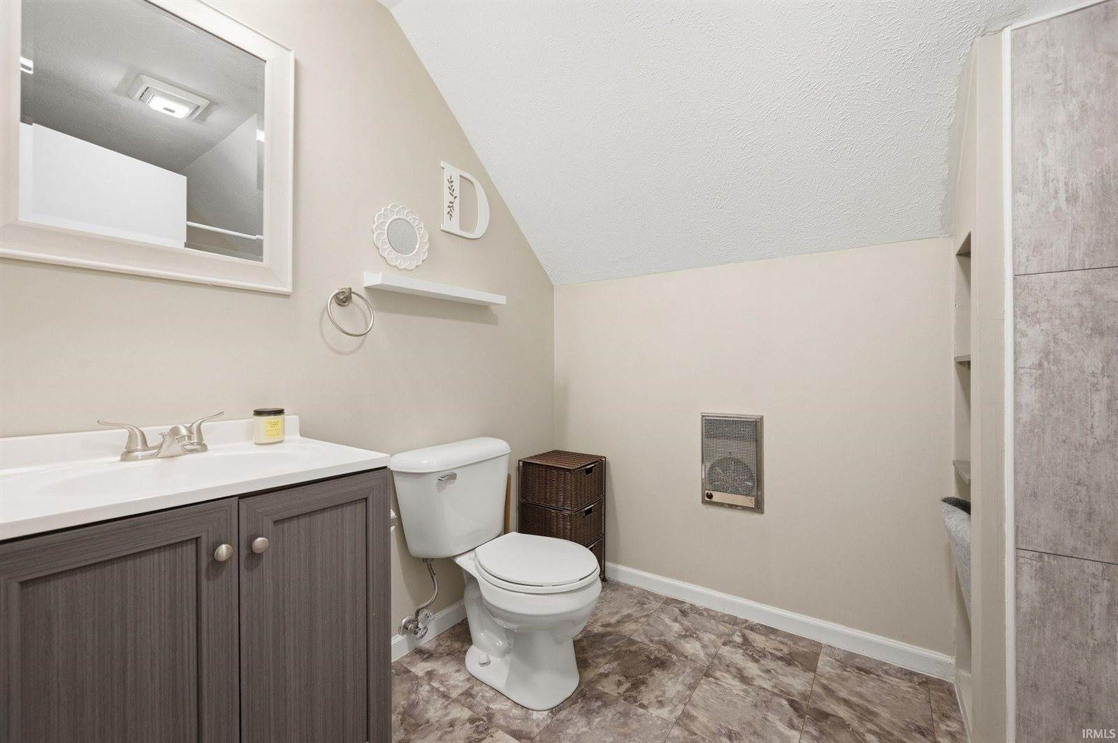 675 N Gillcrest Drive, Albany, IN 47320