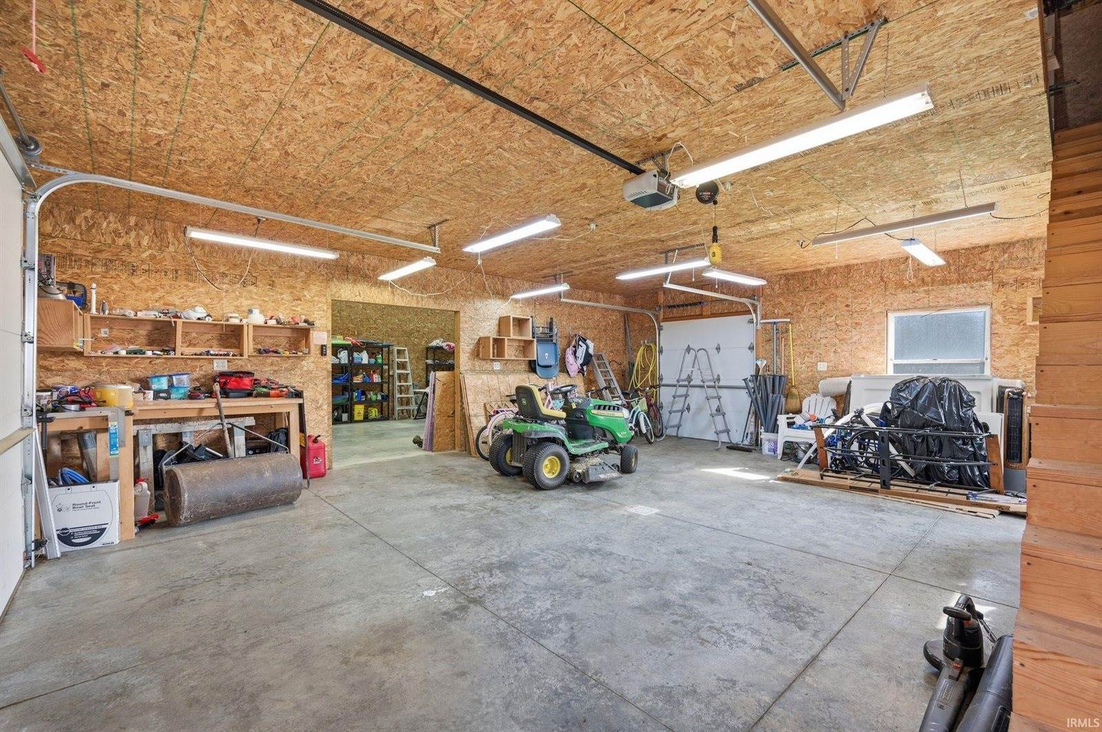 675 N Gillcrest Drive, Albany, IN 47320