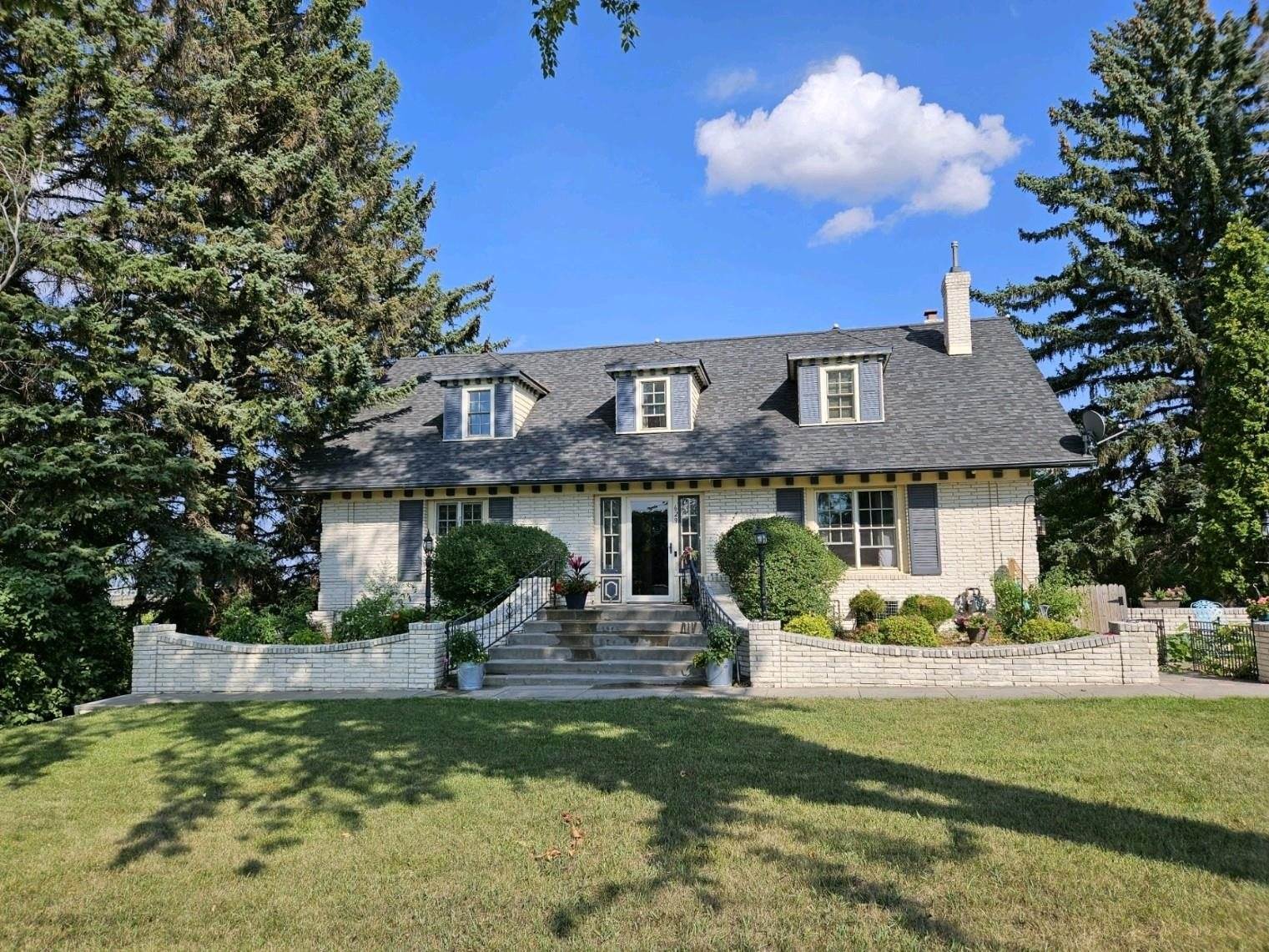 629 3rd St SE, Minot, ND 58701