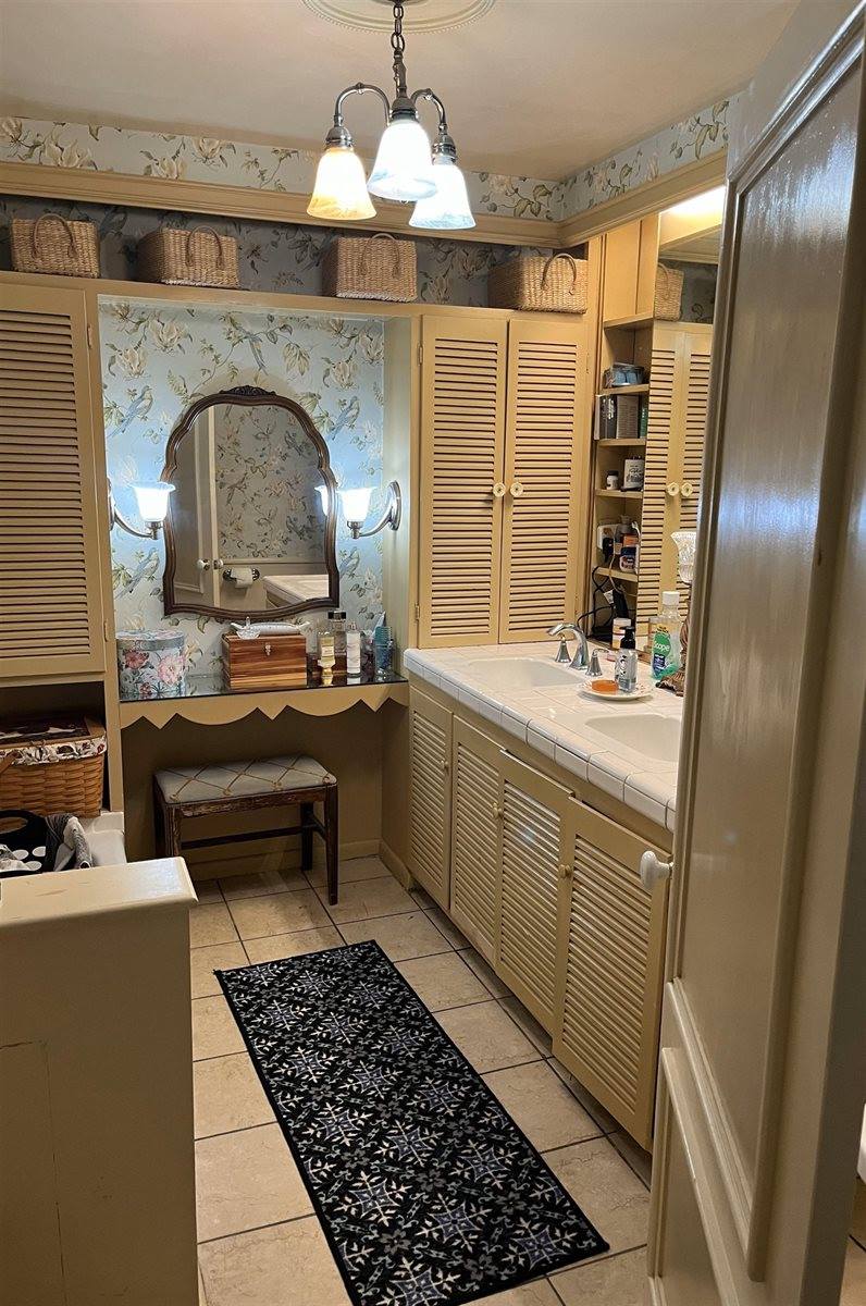 629 3rd St SE, Minot, ND 58701