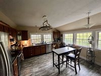 629 3rd St SE, Minot, ND 58701