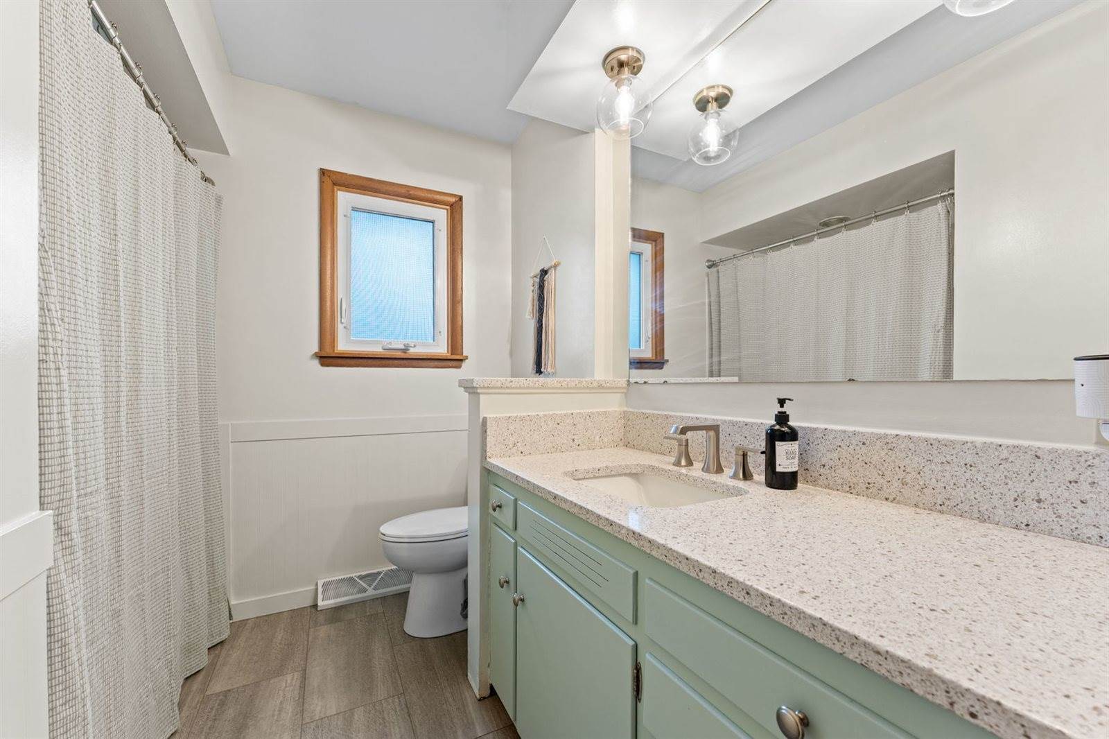 2654 Fillmore Lane, Davenport, IA 52804