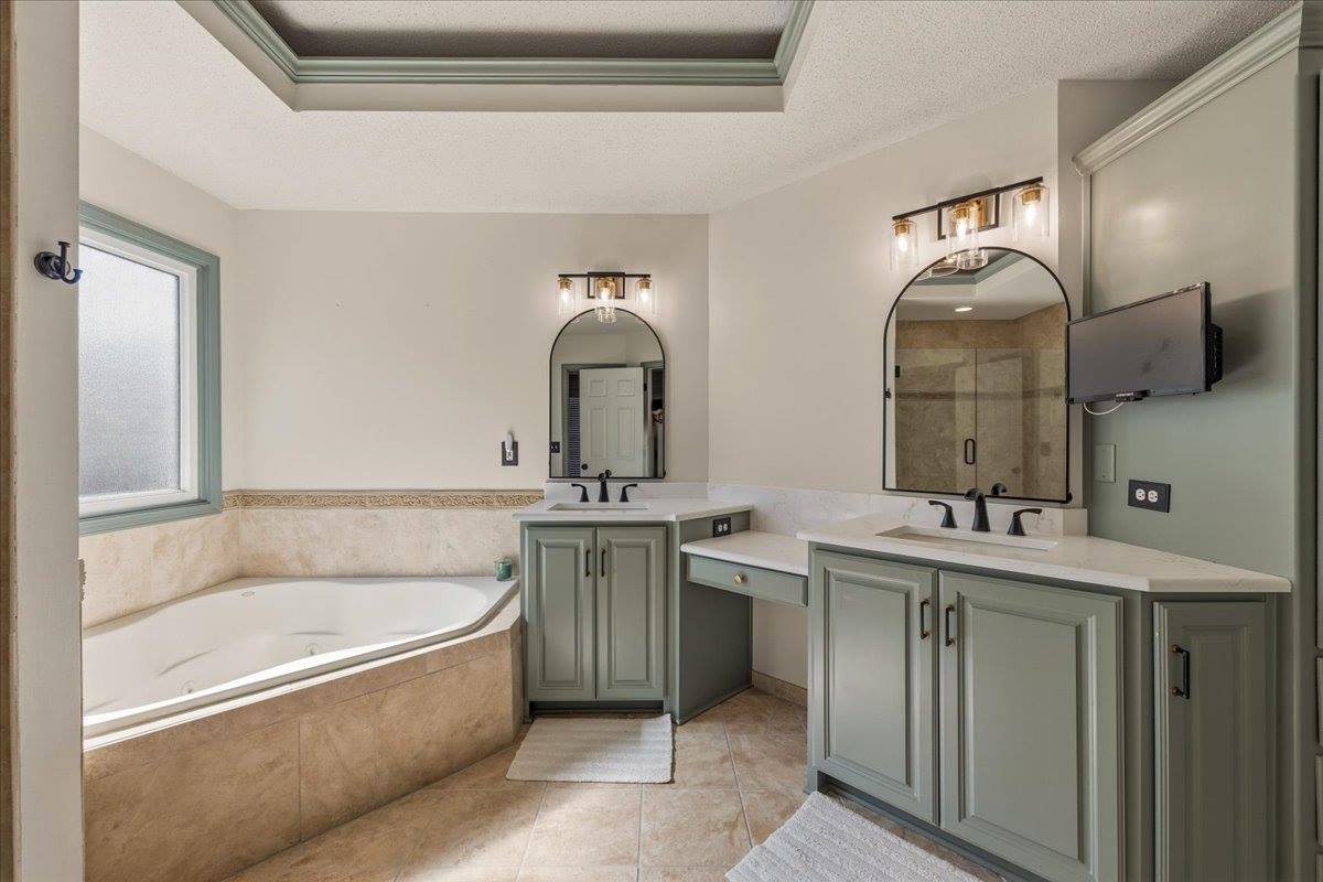 13653 129th St, Olathe, KS 66062