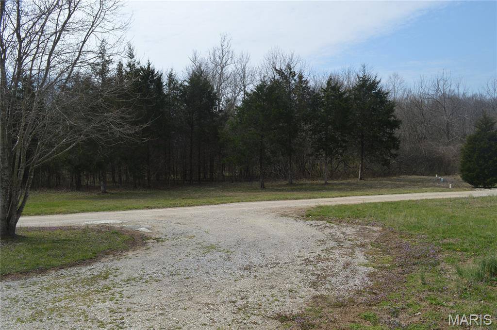 222 Scanland Farm Road, Montgomery City, MO 63361