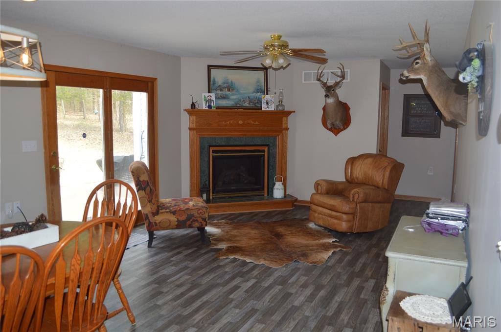 222 Scanland Farm Road, Montgomery City, MO 63361