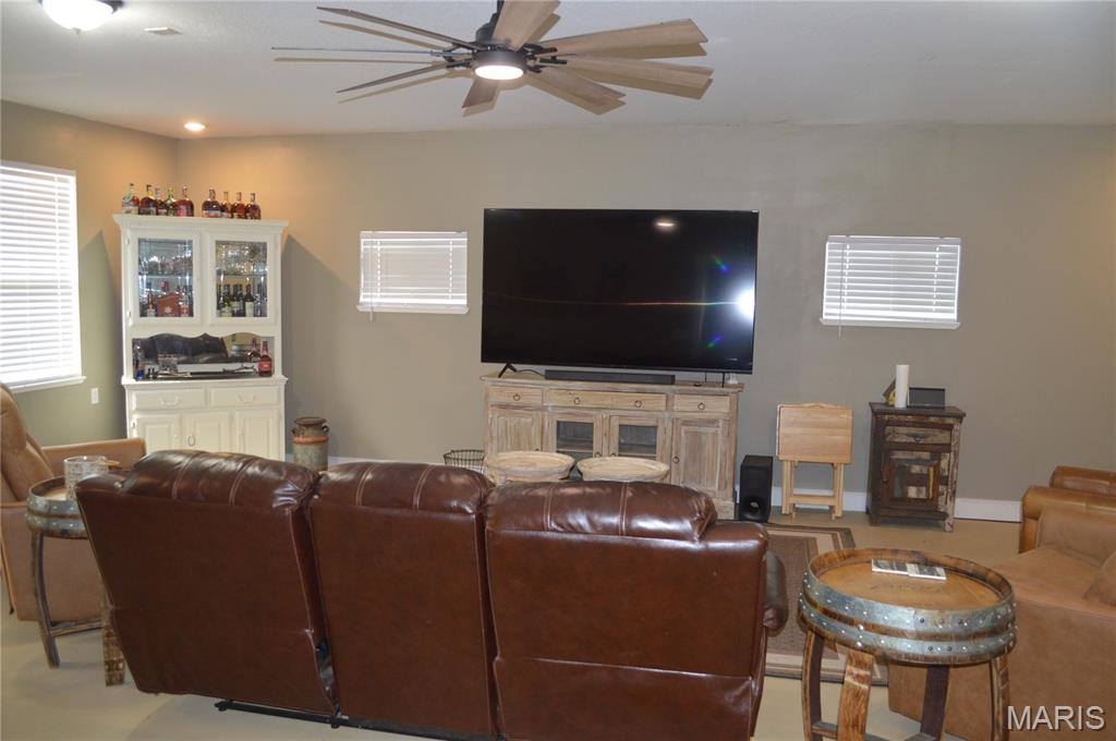 222 Scanland Farm Road, Montgomery City, MO 63361