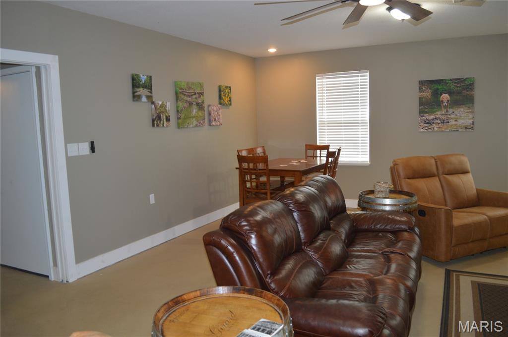 222 Scanland Farm Road, Montgomery City, MO 63361