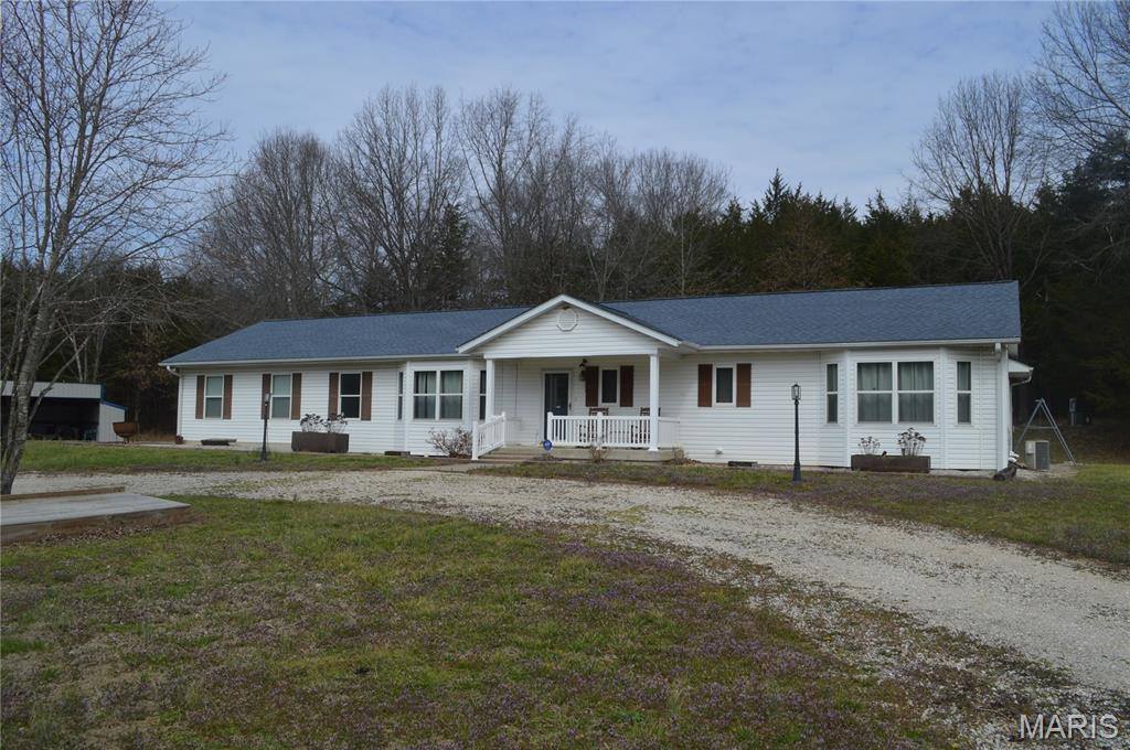 222 Scanland Farm Road, Montgomery City, MO 63361