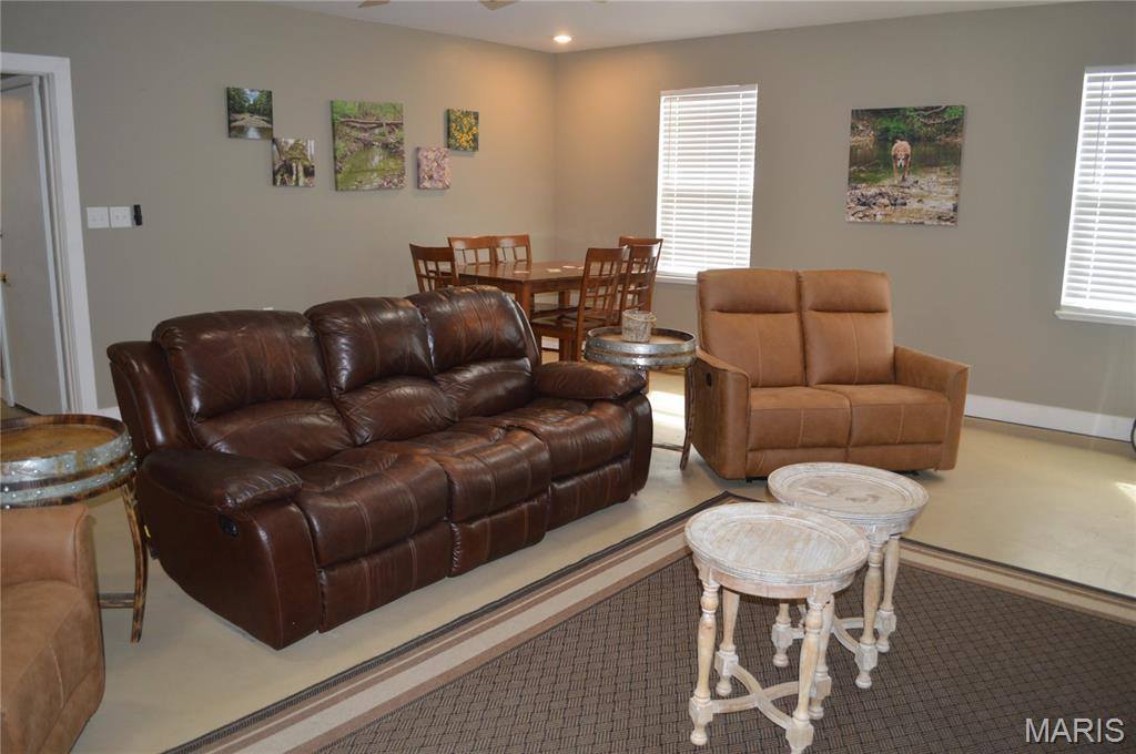 222 Scanland Farm Road, Montgomery City, MO 63361