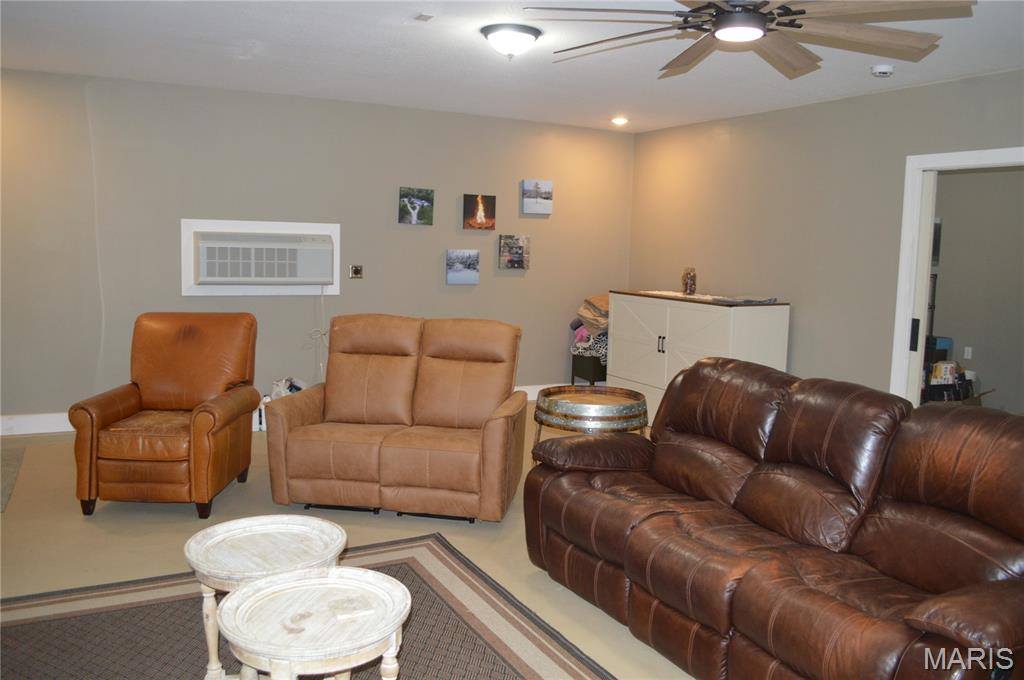 222 Scanland Farm Road, Montgomery City, MO 63361
