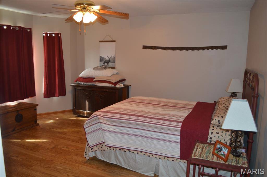 222 Scanland Farm Road, Montgomery City, MO 63361