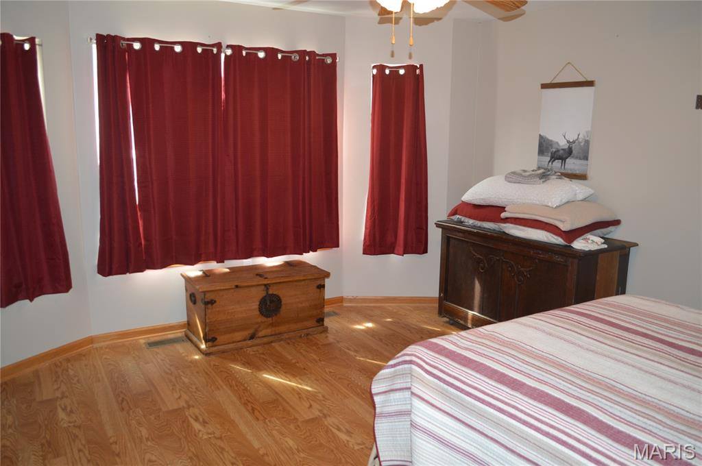 222 Scanland Farm Road, Montgomery City, MO 63361