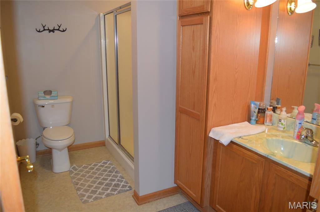 222 Scanland Farm Road, Montgomery City, MO 63361