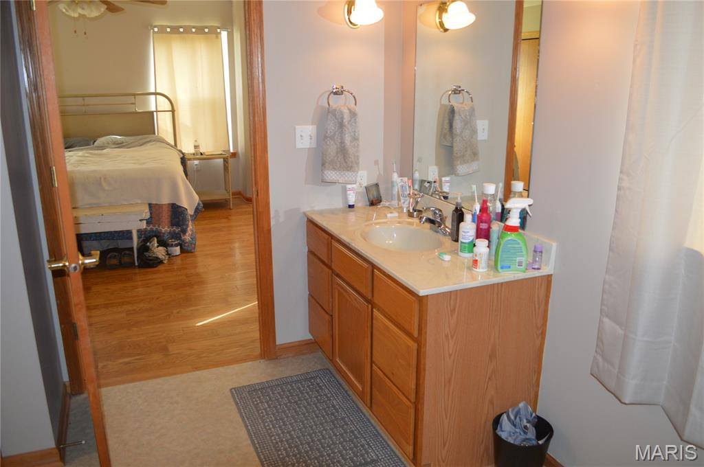 222 Scanland Farm Road, Montgomery City, MO 63361