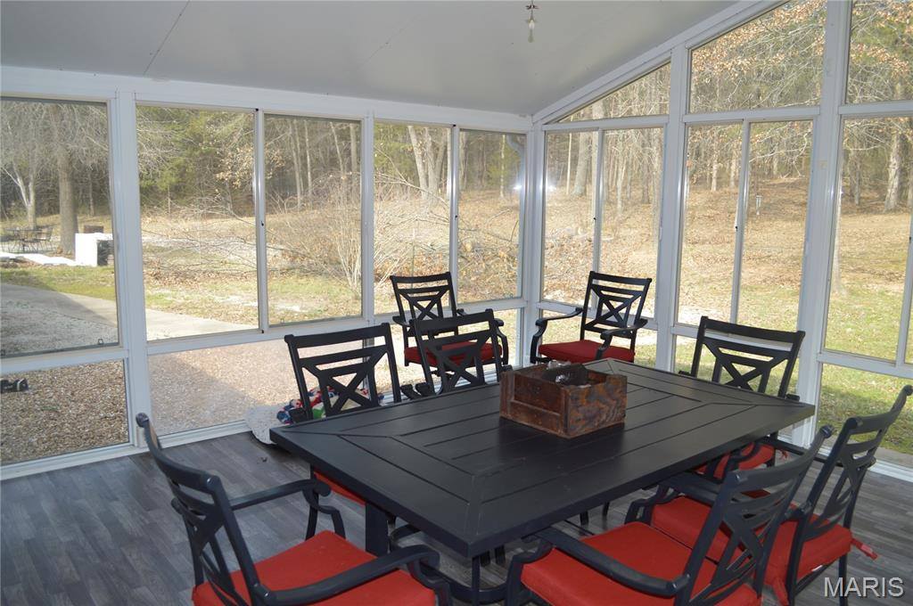 222 Scanland Farm Road, Montgomery City, MO 63361